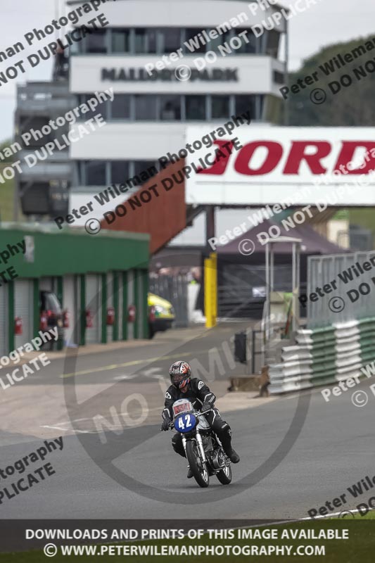 Vintage motorcycle club;eventdigitalimages;mallory park;mallory park trackday photographs;no limits trackdays;peter wileman photography;trackday digital images;trackday photos;vmcc festival 1000 bikes photographs